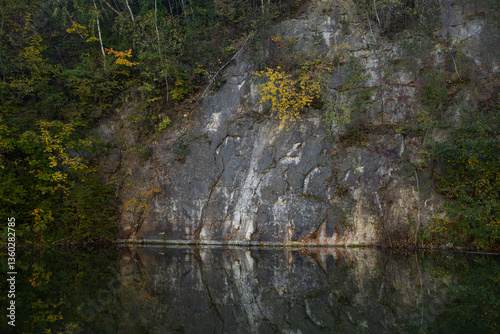 Obraz na płótnie Autumn forest lake. Autumn lake in autumn forest. The autumn foliage of the trees is reflected in the lake water. High quality photo w salonie
