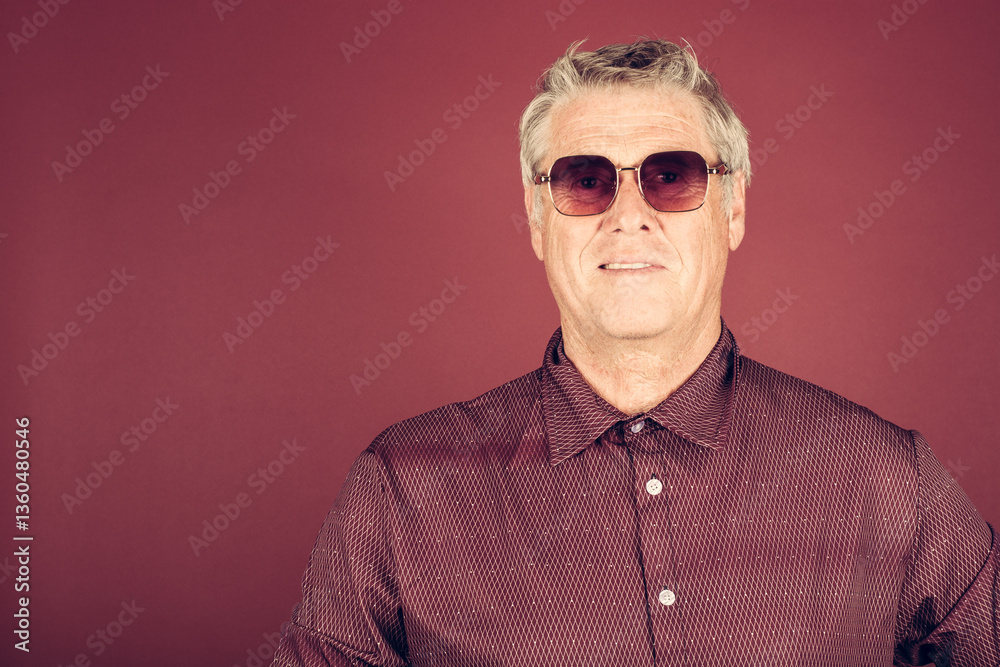 Obraz premium Mann mit Sonnenbrille