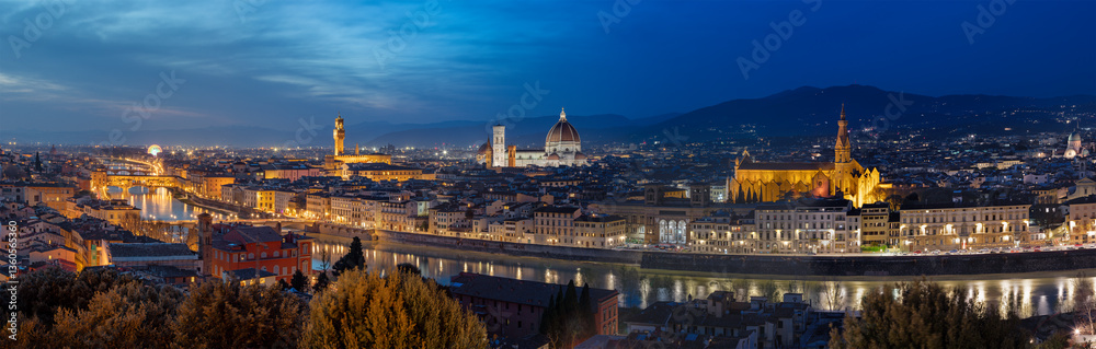 Fototapeta premium Florence - The cityscape at dusk with the Cathedral and Ponte Vecchio from Piazza Michelangelo