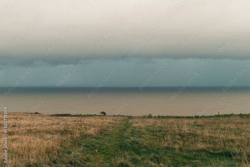 Naklejka premium View of heavy clouds from a cliff