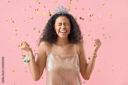 Beautiful young happy Afric...