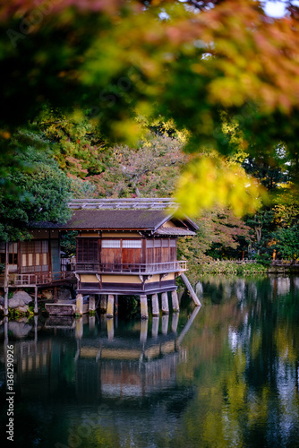 Bild auf Leinwand Traditional Japanese Teahouse by a Tranquil Pond in Kanazawa