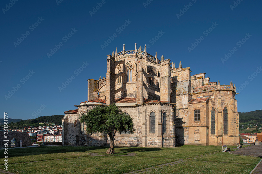 Fototapeta premium Architecture of the church in the town of Castro Urdiales in Spain