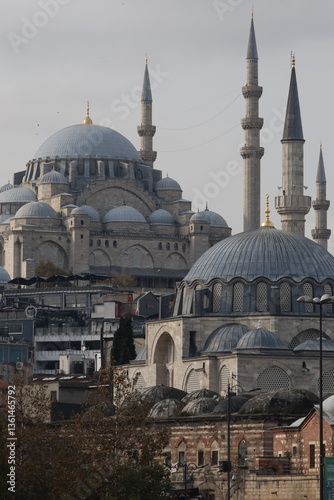 Obraz na płótnie View of the Suleymaniye Mosque from the Galata bridge in Istanbul
w salonie