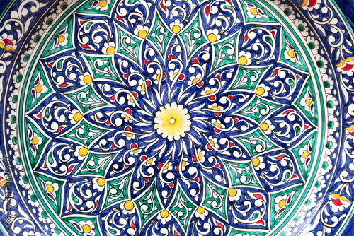 Obraz na płótnie Fragment of painting Uzbek dishes for pilaf with national patterns w salonie