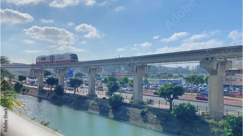 沖縄那覇空港から那覇市を繋ぐモノレール