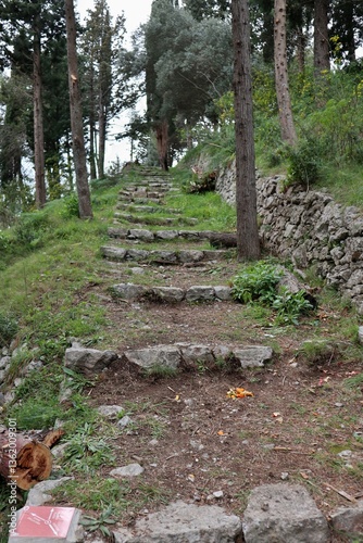 Pontone - Sentiero per il Castello di Scalella sul Monte Aureo
