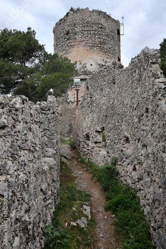 Pontone - Torre dello Ziro dal camminamento fortificato