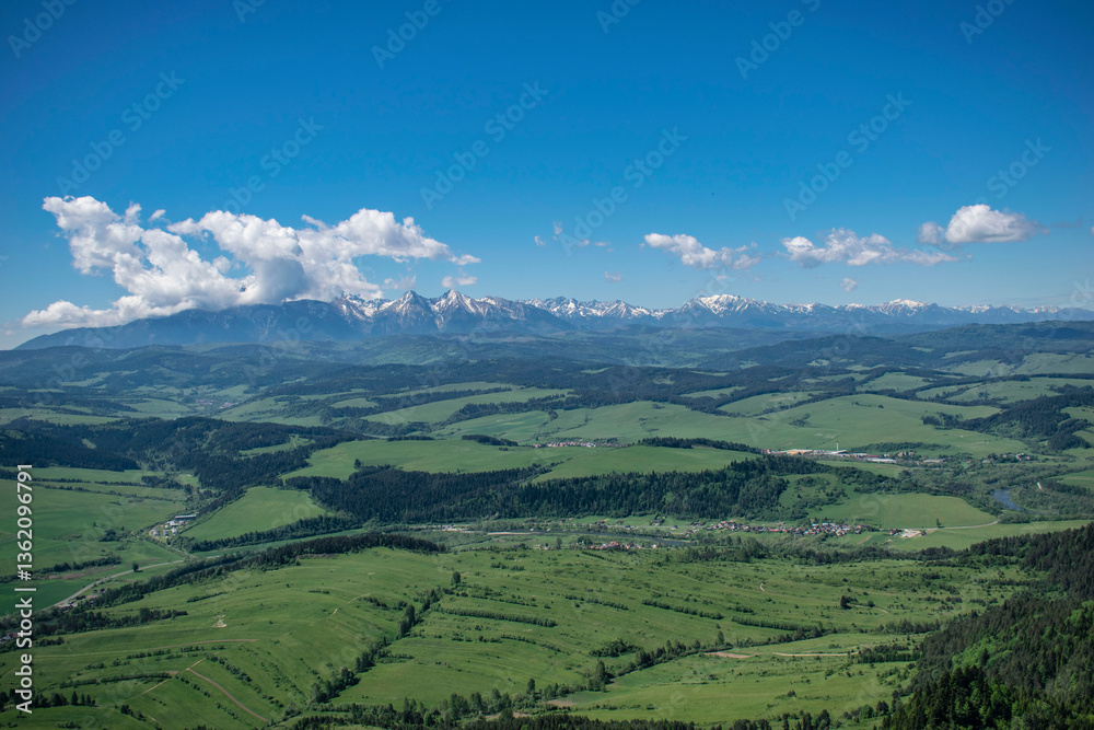 Obraz premium landscape of the valley with a view of the villages and the Tatra Mountains