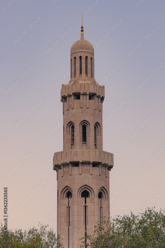Obraz premium The Sultan Qaboos Grand Mosque minaret