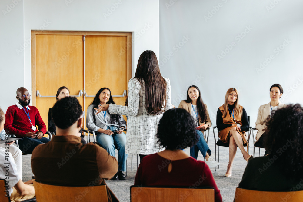Fototapeta premium Dynamic Synergy: Professionals engaged in discussion during a business conference.