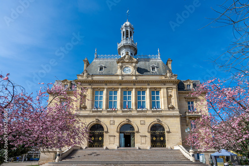 Φωτογραφία Vue extérieure de la mairie d'Asnières-sur-Seine, France, commune française situ