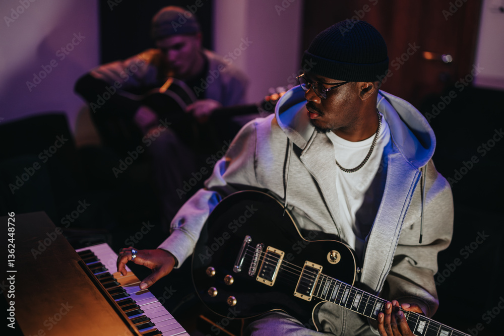 Obraz premium Two musicians creatively explore melodies in a dimly lit studio, sharing a moment of musical collaboration. The atmosphere is fueled with creativity and jazz vibes, highlighting the beauty of teamwork