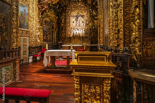 Bilde på lerret Golden ambon and altar inside the orense cathedral in spain
