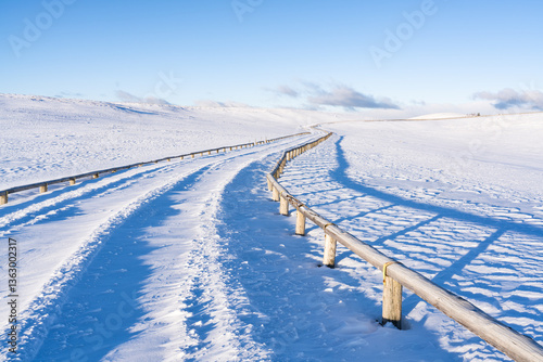 Wallpaper Mural 長野県松本市　冬の美ヶ原高原 Torontodigital.ca