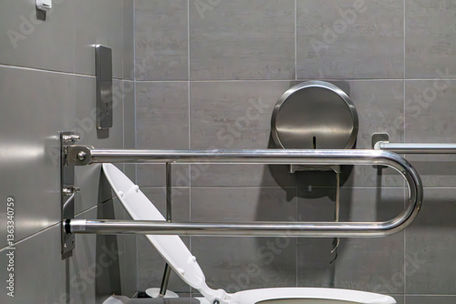 Fotografija toilet adapted for disabled people