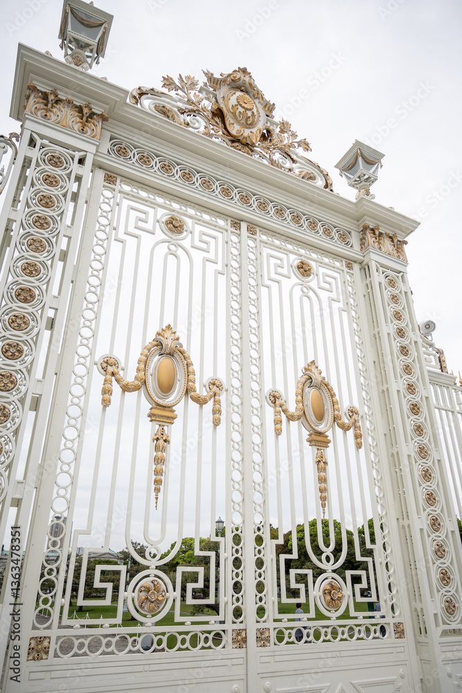 Fototapeta premium Elaborate white and gold gates lead to the State Guest House Akasaka Palace in Tokyo, Japan. 