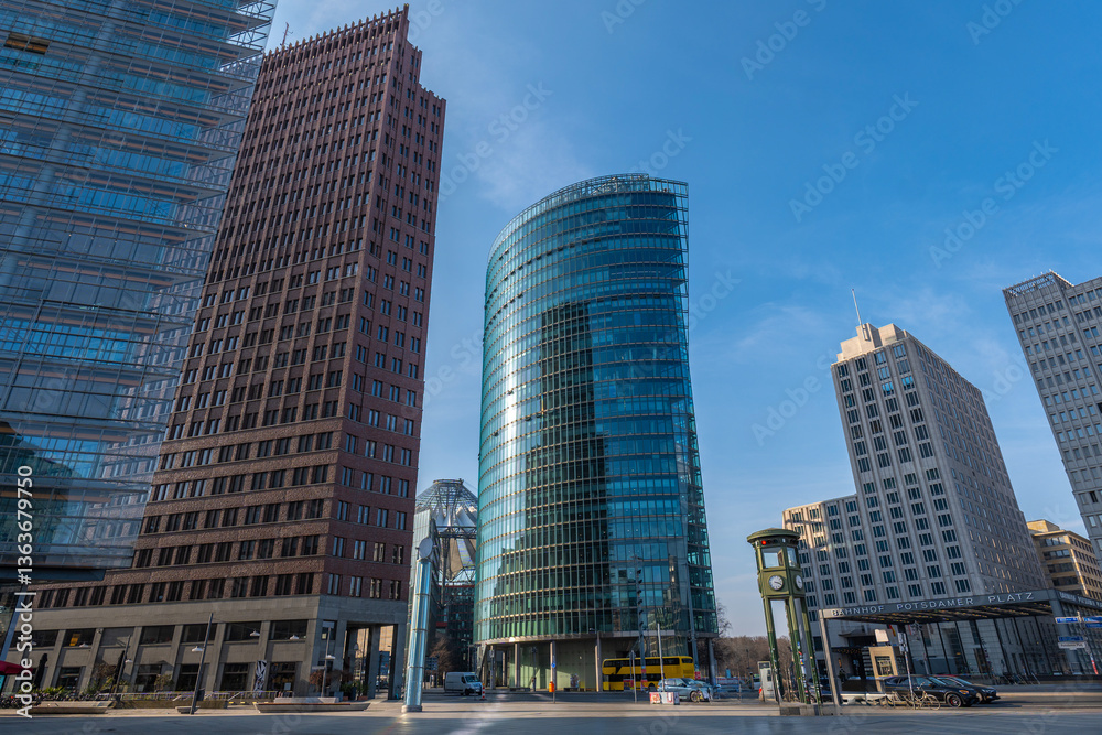 Obraz premium germany capital berlin city center buildings architecture and must-see tourist attractions photos