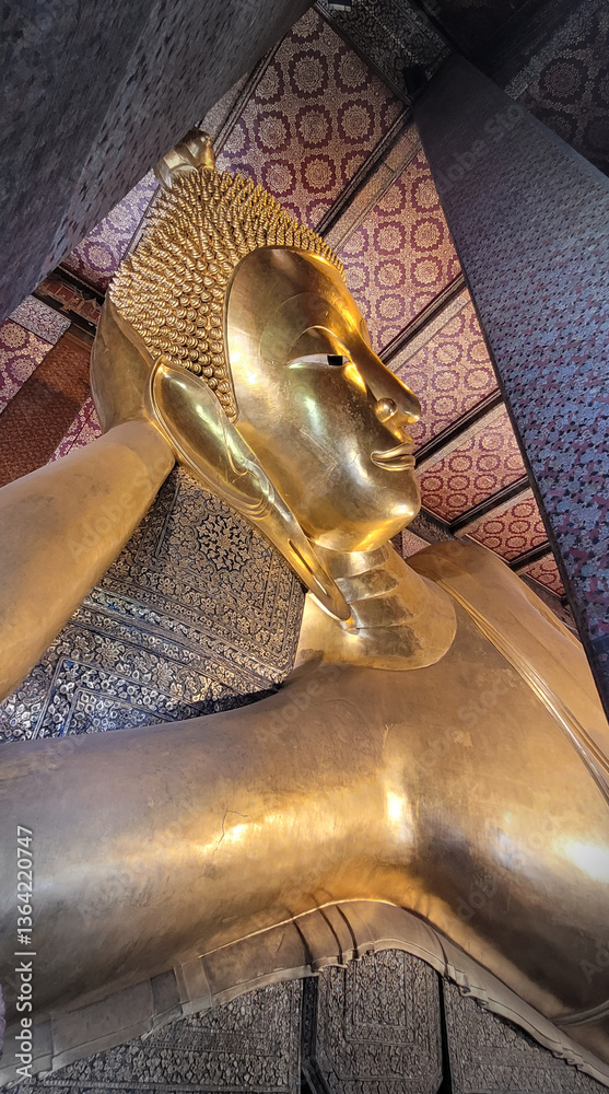 Sleeping buddha statue