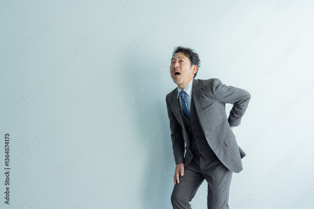 腰痛の男性
