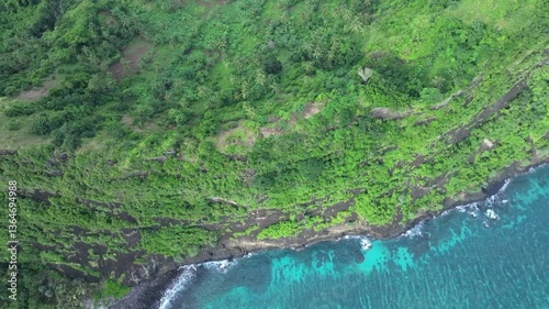 Comoros - Grande Comore - Djivakoni - azimuthal view on the cliff of the crater