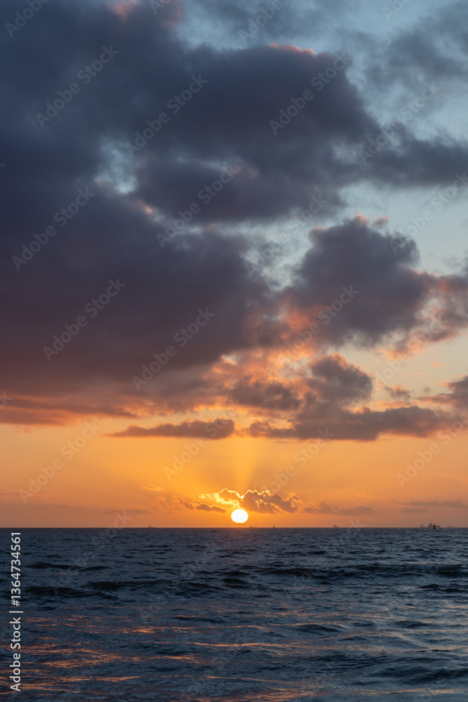 Obraz premium Colorful sunset over the English Channel. Beauty of the sea and ocean, pebbles beach of Normandy, France, Europe