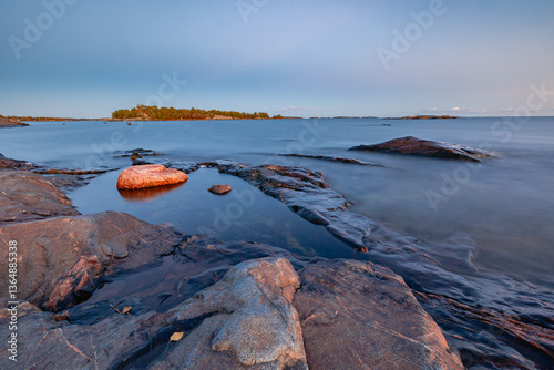 Obraz na płótnie red rocks and blue sea w salonie