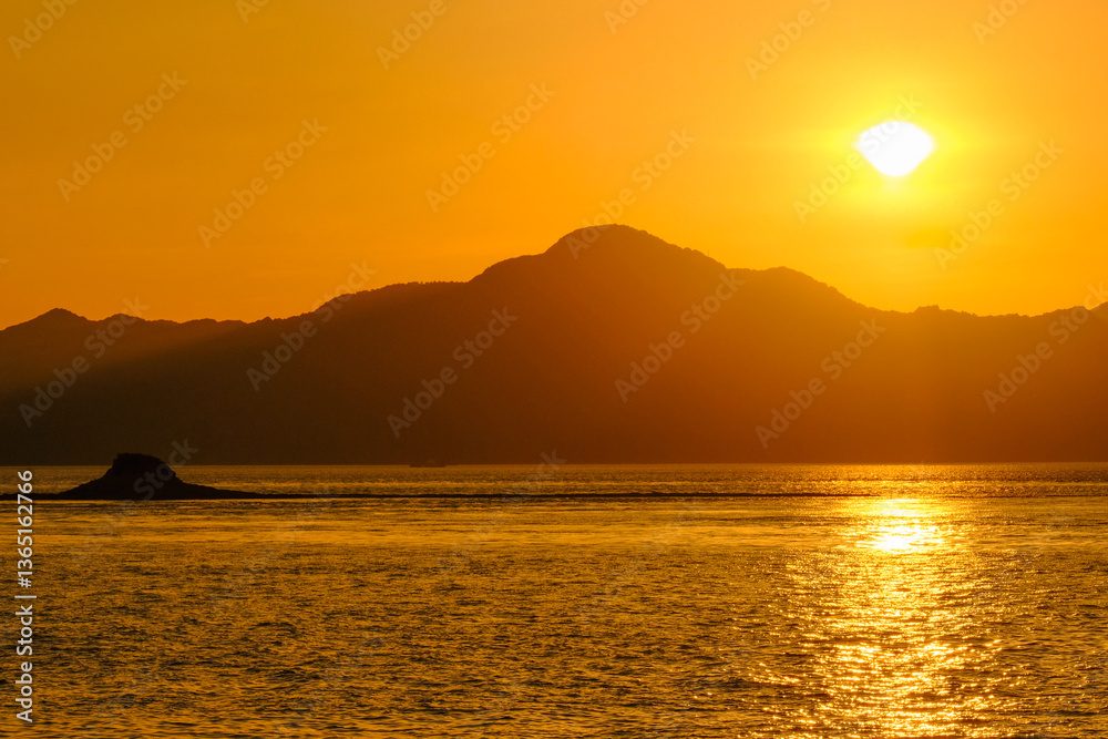 Naklejka premium 夕暮れの海