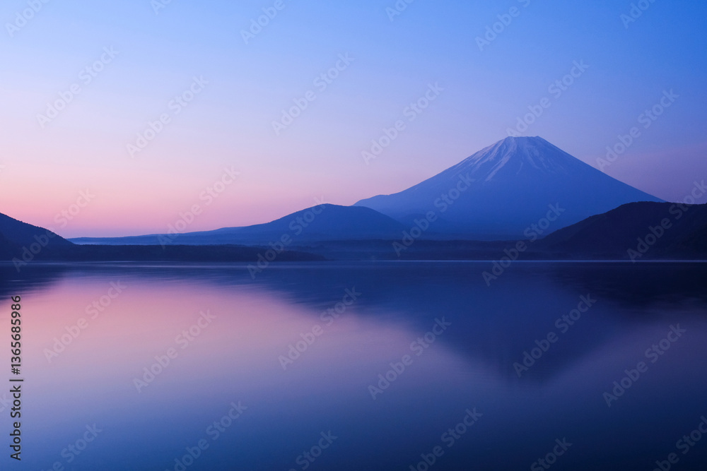 Naklejka premium 本栖湖と富士山