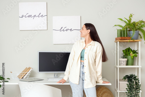 Young woman with hanging po...
