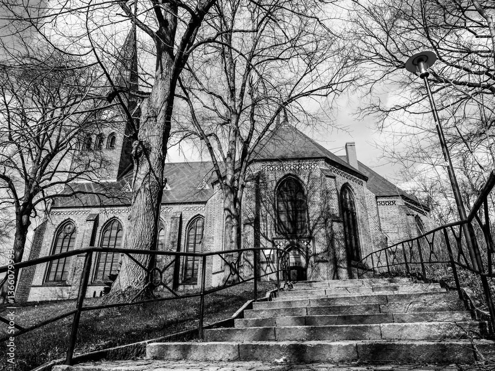 Fototapeta premium Stadtkirche Malchow in s/w