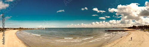 Obraz na płótnie St Kilda Beach, Australia, seen from above with clear blue waters w salonie