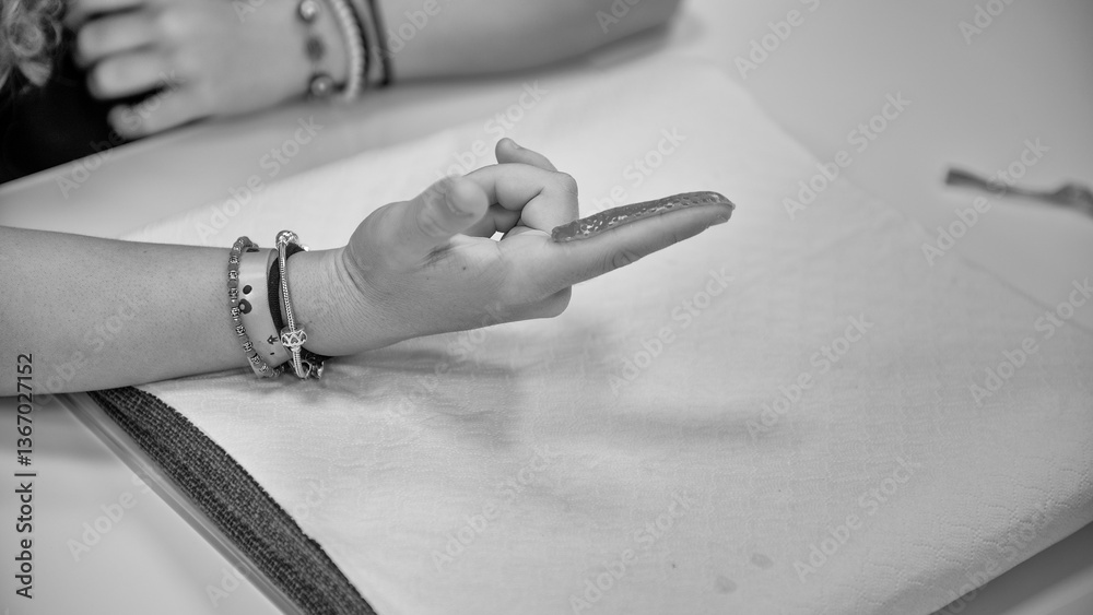Wrapping elastic band around fingers, physiotherapy