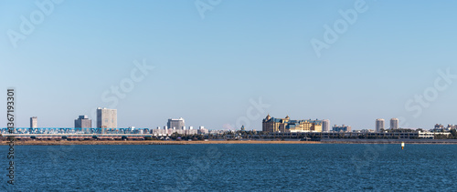 Tapety artystyczne (千葉県ｰ風景パノラマ)若洲海浜公園から見る舞浜岸の風景