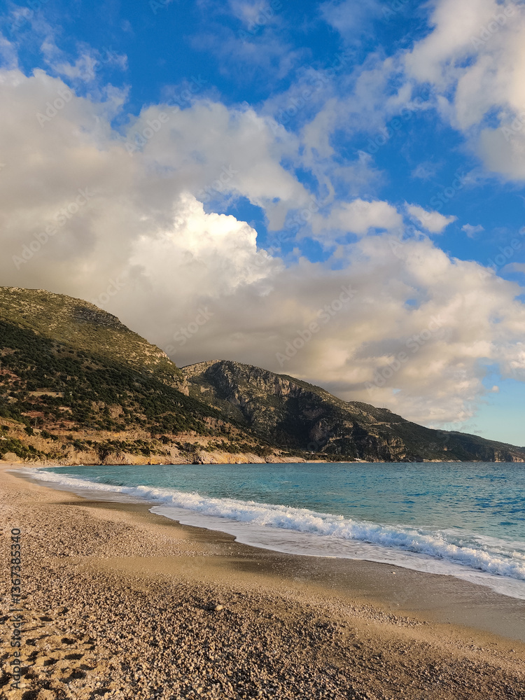 Obraz premium beautiful landscape of a sandy beach on the sea