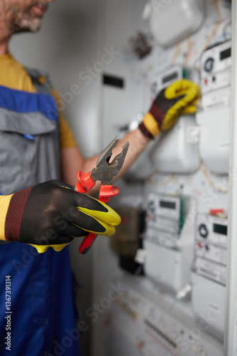 Obraz na płótnie Technician working on a modern electricity power meter station i w salonie