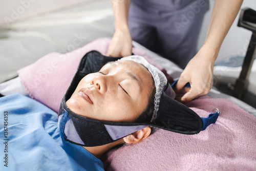 Fotografie traction neck therapy, physical therapy, person receiving neck therapy in physic