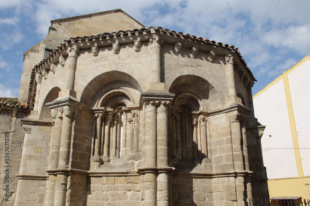 Obraz premium medieval church (holy spirit) in miranda de ebro in spain 