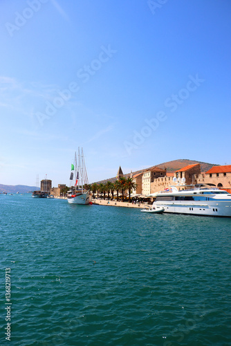 Obraz na płótnie Beautiful old buildings, boats and yachts on the promenade in Trogir, Croatia. Sunny summer day in Trogir. w salonie
