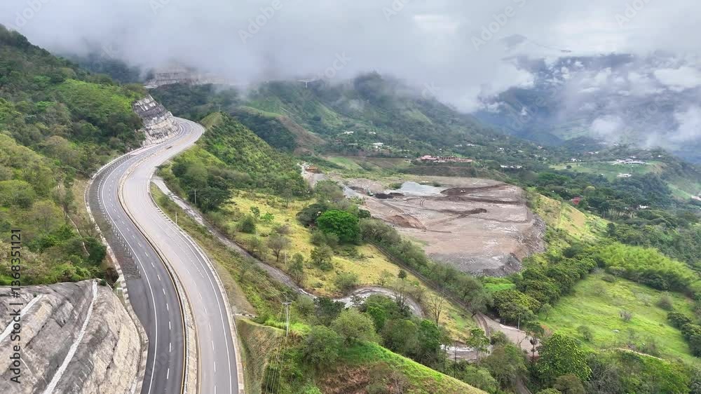 Video aéreo realizado con drone sobre la nueva vía que pertenece a la 