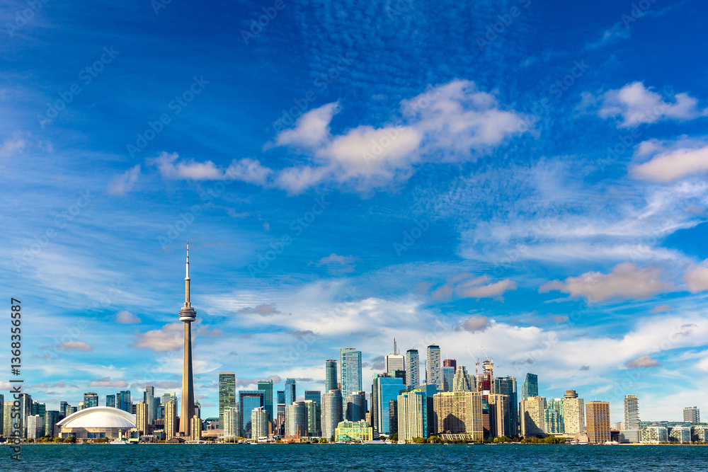 Fototapeta premium Toronto skyline, CN Tower, Canada on a sunny day