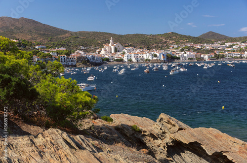 Obraz na płótnie Shallow coastal water and boats facing Cadaques village in Spain w salonie