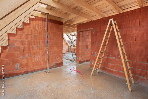 Obraz na płótnie In einem neugebauten Wohnhaus befindet sich das Dachgeschoss im Ausbau w salonie