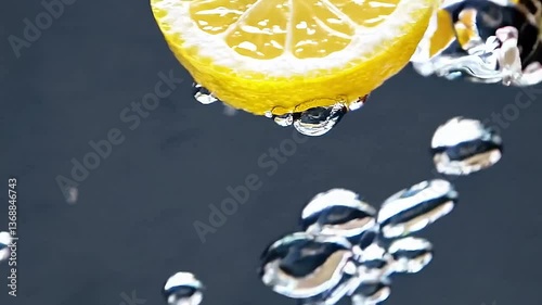 lemon in water