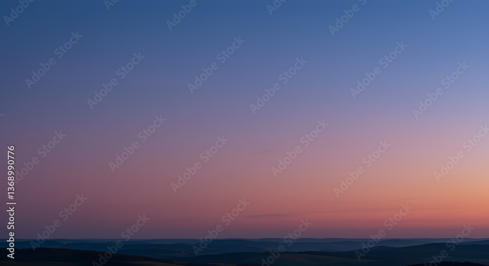 Fototapeta premium Serene gradient sky at dusk blending slate blue and mauve colors seamlessly