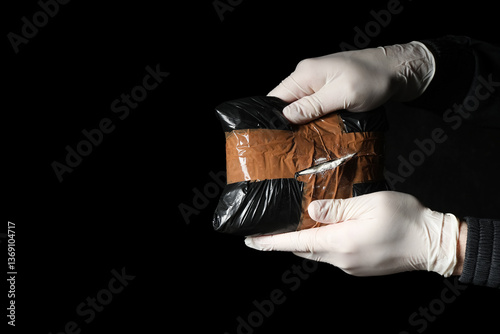 Police officer with drug pa...