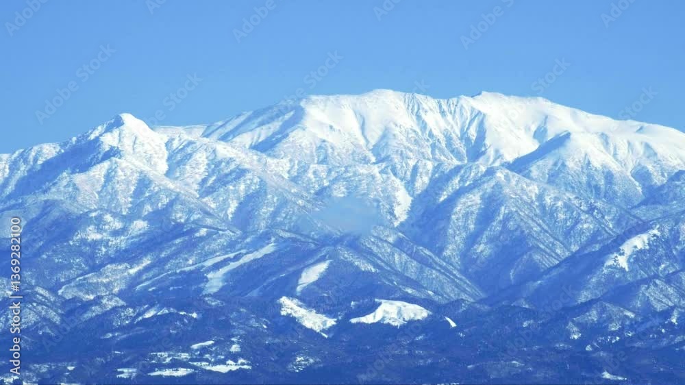 2021年2月呉羽山展望台から冠雪の北アルプス薬師岳と鍬崎山望遠でクローズアップ 2021年2月呉羽山展望台から冠雪の北アルプス薬師岳と鍬崎山望遠でクローズアップ