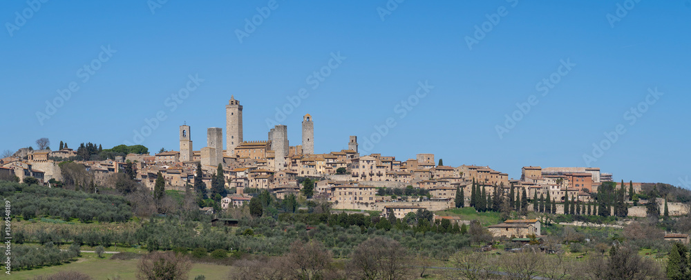 Fototapeta premium San Gimignano, Italy. Amazing view of the wonderful village of San Gimignano known as the Town of Five Towers. An Unesco World Heritage. Tuscany, Italy. 