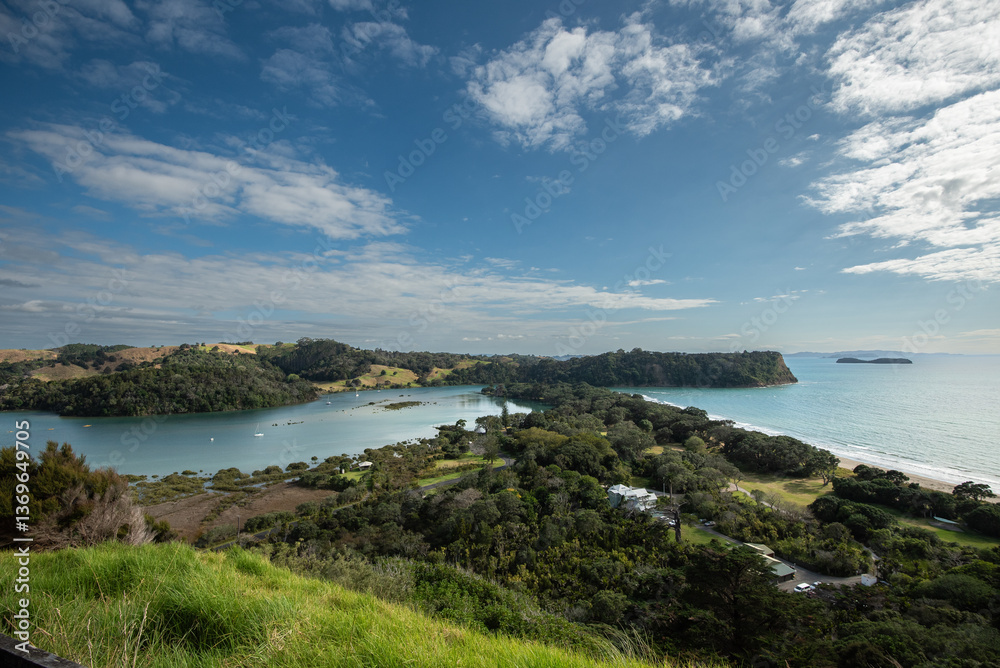 Obraz premium Elevated view of the mouth of the Puhoi River at Wenderholm Regional Park, Auckland, New Zealand.