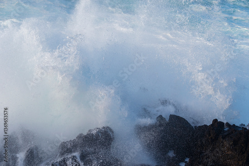 Obraz na płótnie Powerful storm waves in Porto Moniz, on the Madeira Atlantic coastline, Portugal w salonie